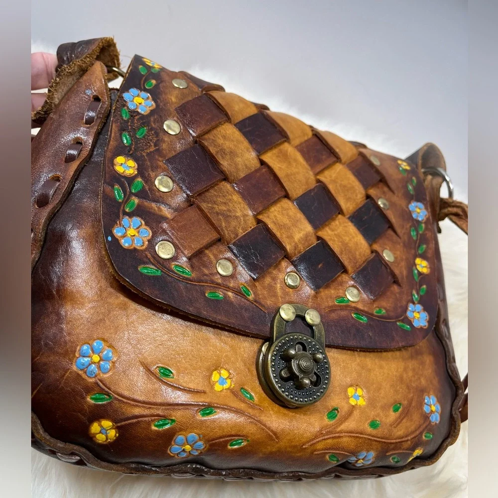 Gift
Vintage RARE Authentic 1970 Hand painted Tooled Leather Crossbody - Picture 14 of 17